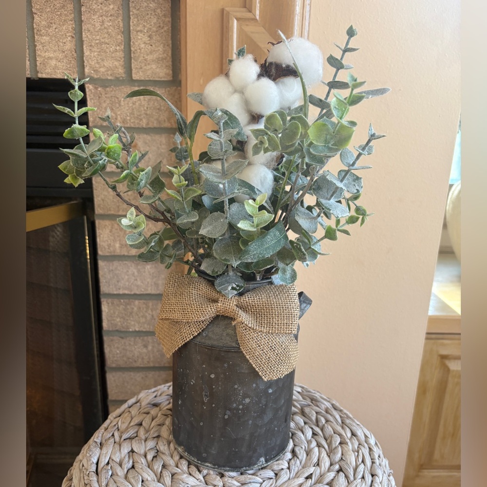 NWT🤍 Bucket faux plants 🤍